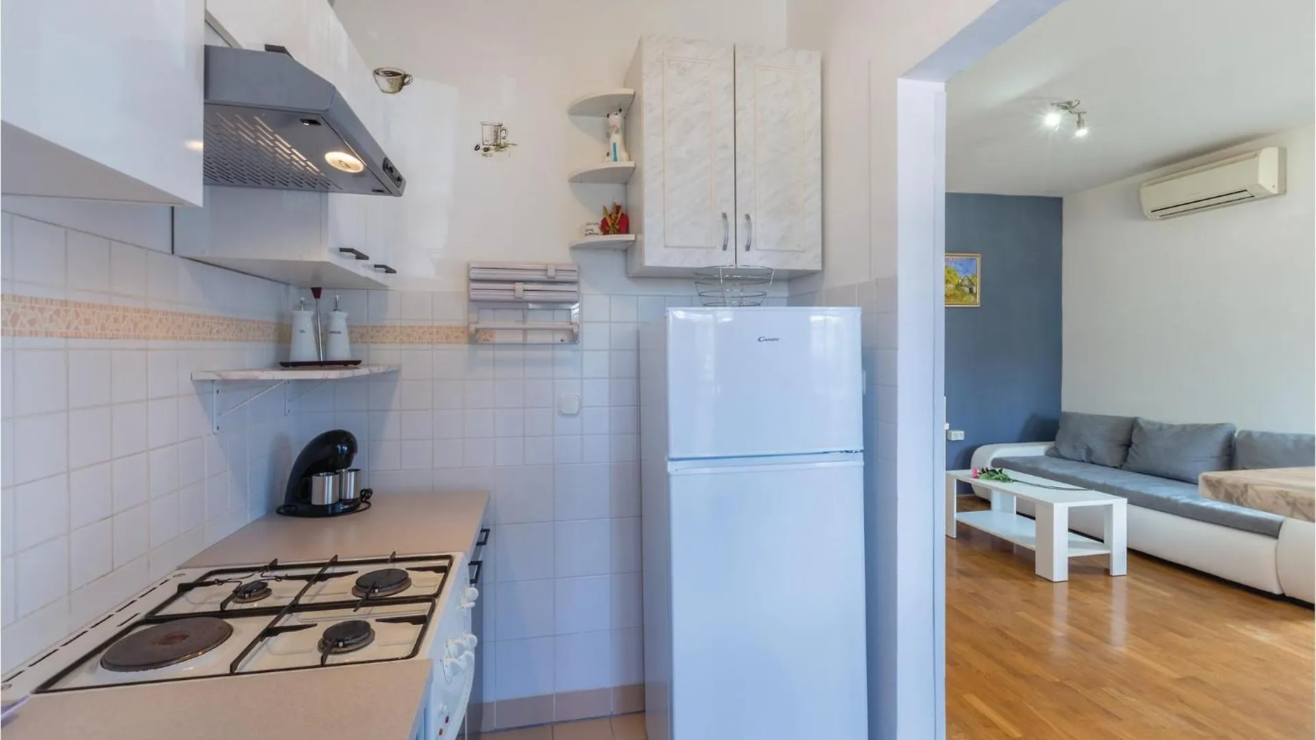 Lovely Apartment In Umag With Kitchen 0*,