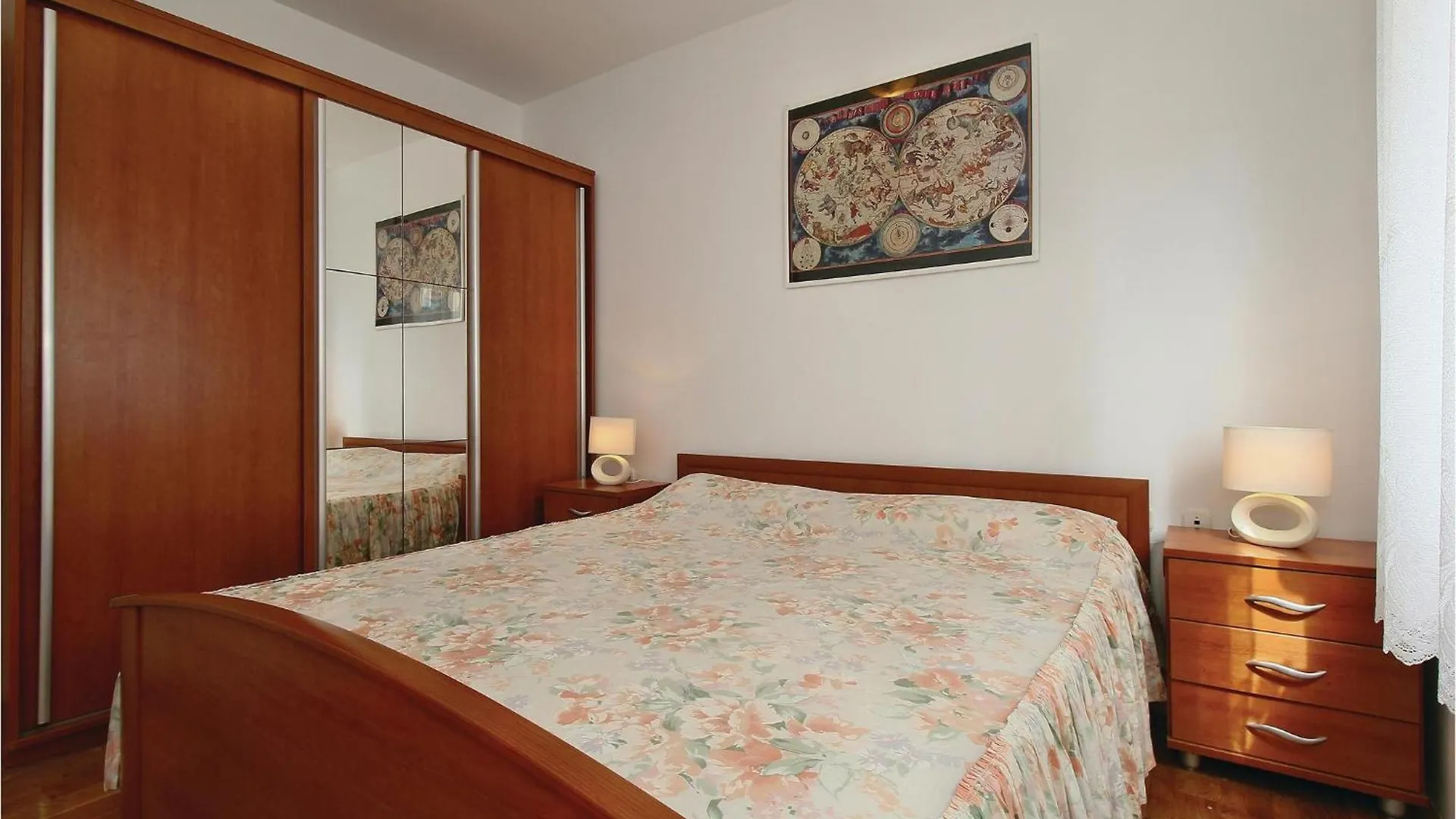 Lovely Apartment In Umag With Kitchen