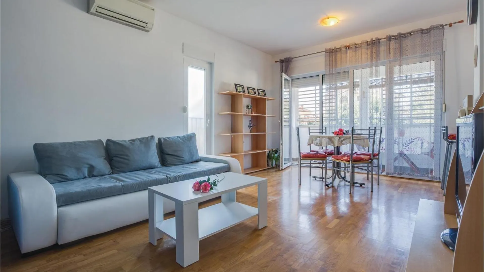 Lovely Apartment In Umag With Kitchen
